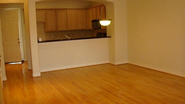 Building Photo - 9102 Lakes at 610 Dr