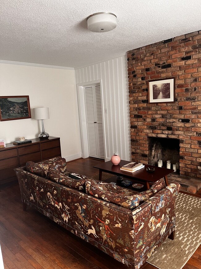 Building Photo - 1003 Marilyn Dr