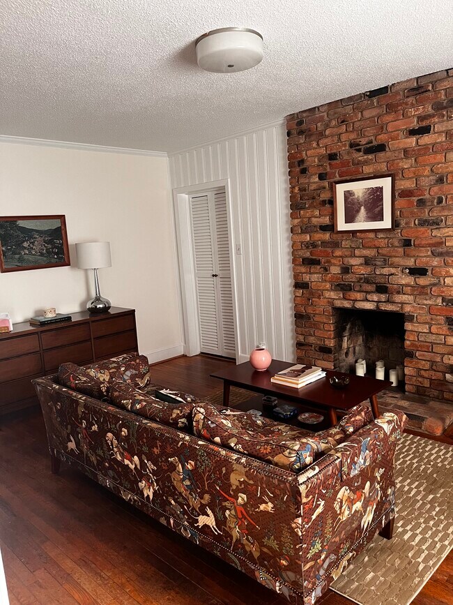 Foto del edificio - 1003 Marilyn Dr