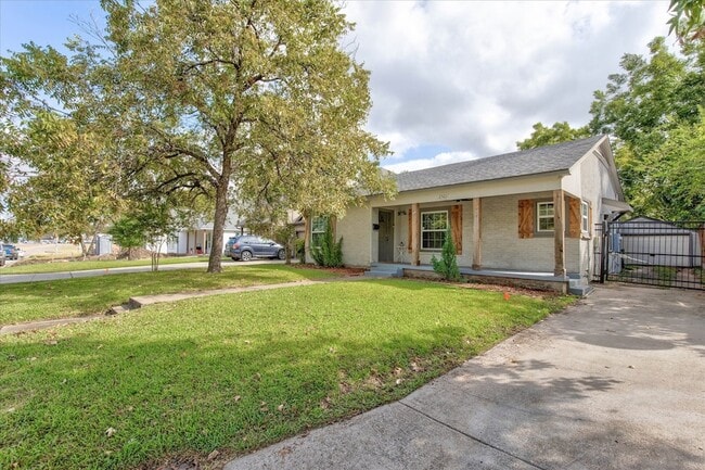 Building Photo - 2521 Benbrook Blvd