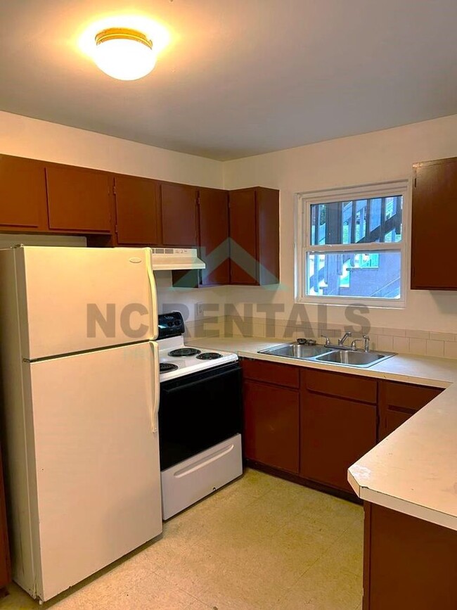 Foto del edificio - Renovated 2-Bedroom, 1-Bathroom Unit #B in...