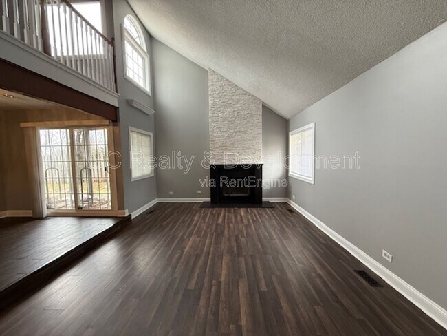 Foto del edificio - 1540 Beverly Cir W