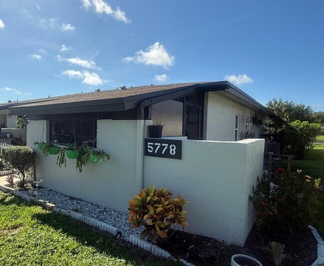 Building Photo - 5778 Phoenix Palm Ct