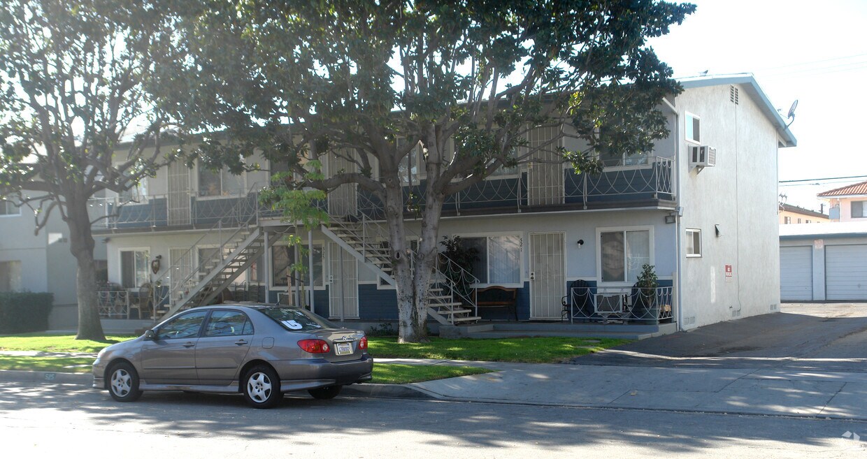 Building Photo - 521 1st Ave