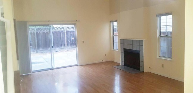 Building Photo - 935 Coventry Circle