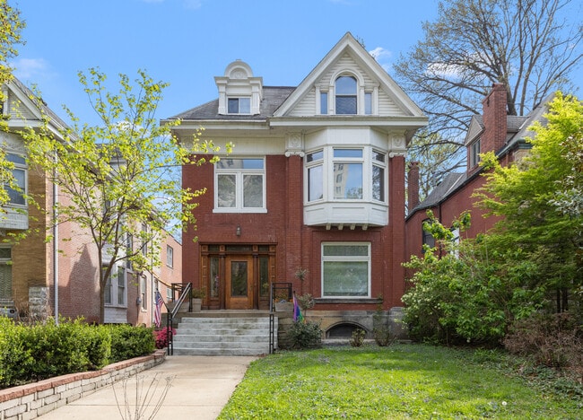 Building Photo - 4414 W Pine Blvd