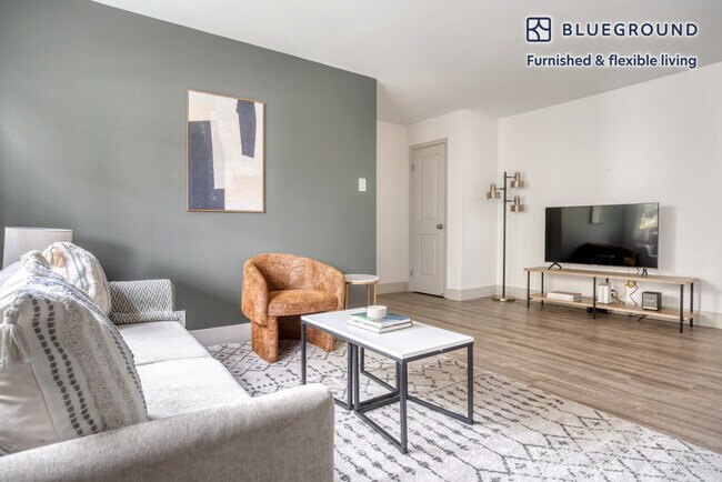 Building Photo - 601 Almarida Dr