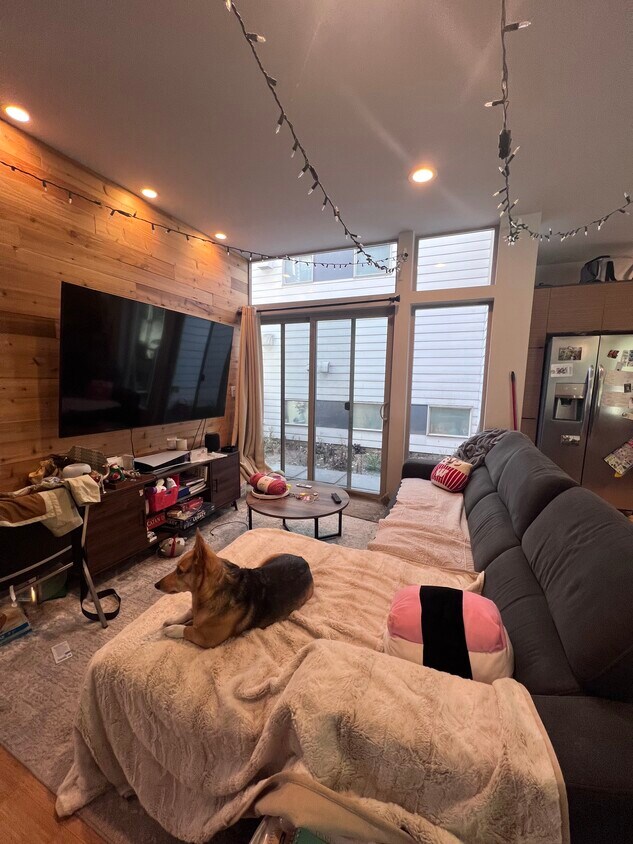 Foto principal - 3128B Wetmore Ave S