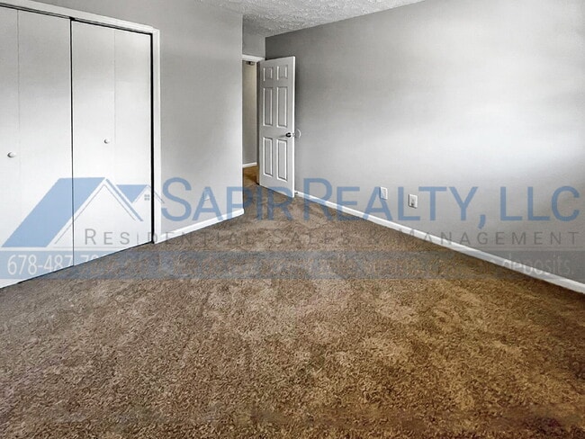 Foto del edificio - Move in before December 15th and choose your reward: a $250 Amazon Gift Card or a 55" Smart TV!