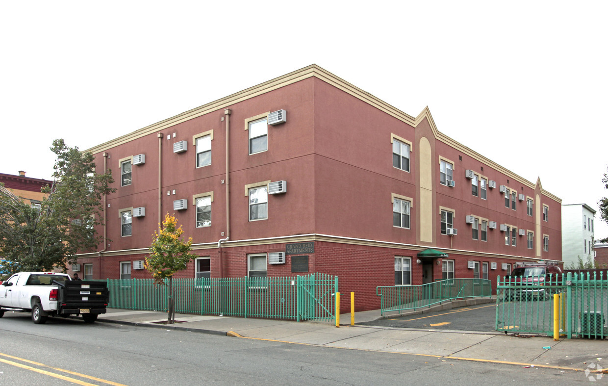 Building Photo - Grand Reid Apartments