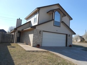 Building Photo - 501 SW Coral Ave