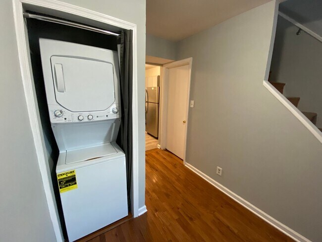 Foto del edificio - Lovely & Renovated Seton Hill 2bd + den/2b...