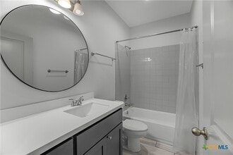 Building Photo - 412 Brushy Creek