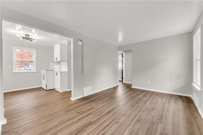 Foto del edificio - 441 E 250th St