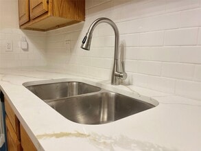 Building Photo - 1311 Antoine Dr