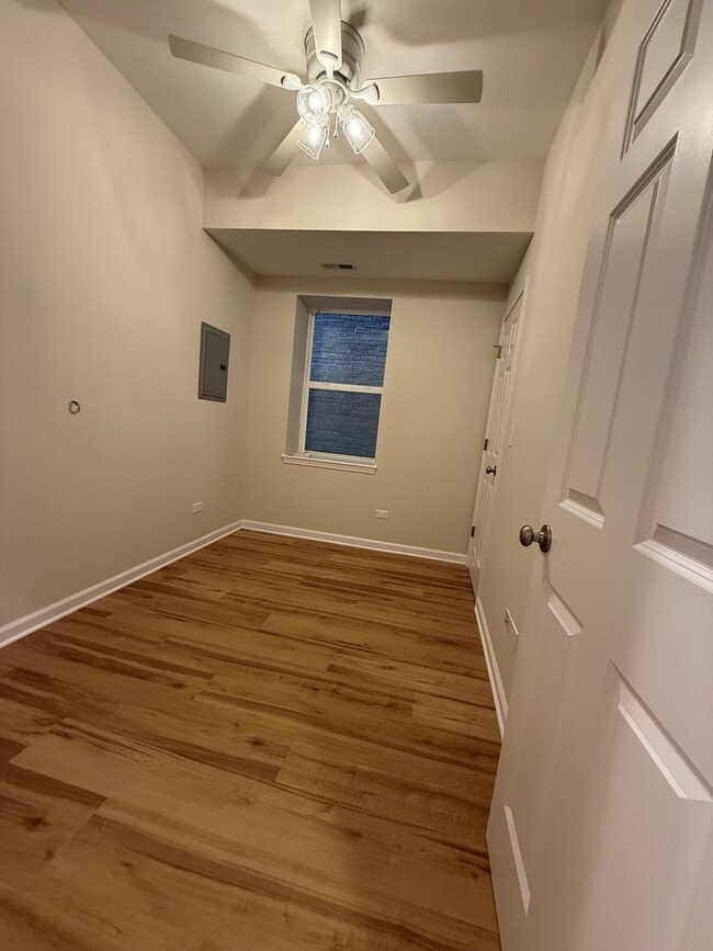 Foto del edificio - 5751 W Higgins Ave