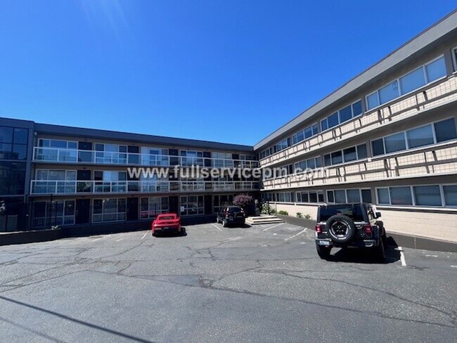 Foto del edificio - Alki Beach Living! Spacious Studio! Puget Sound Views! Super Sunsets!
