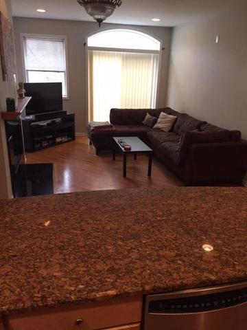 Foto del edificio - 1434 W Diversey Pkwy