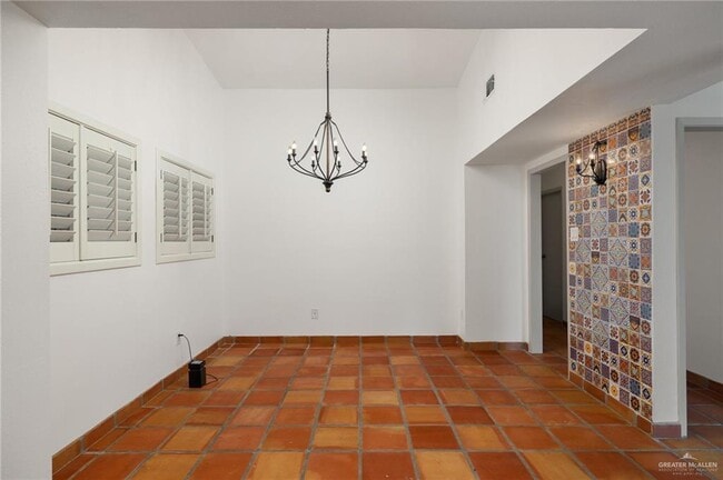 Foto del edificio - 15 W Dallas Ave