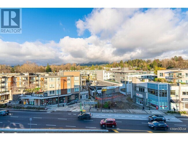 Photo du bâtiment - 725-725 Marine Dr