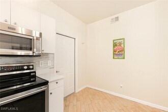 Building Photo - 636 Windsor Sq