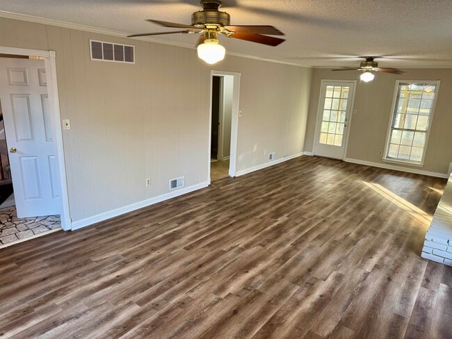 Building Photo - 122 York Haven Dr