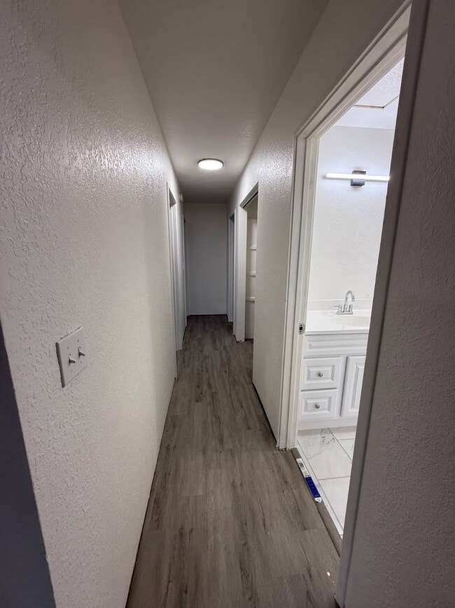 Building Photo - Beautiful 3 bedroom home NEWLY RENOVATED!