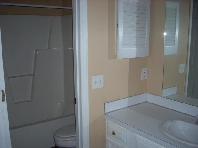 Foto del edificio - 115 W. Victoria Court, # A