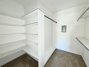 Building Photo - 728 Bering Dr