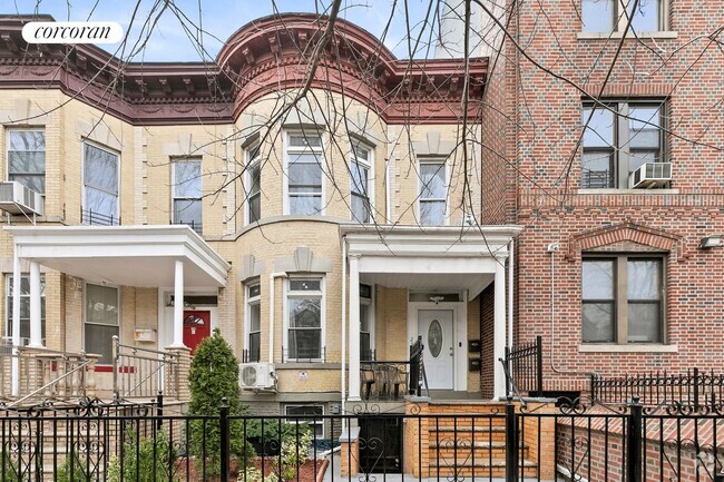 Building Photo - 254 Maple St
