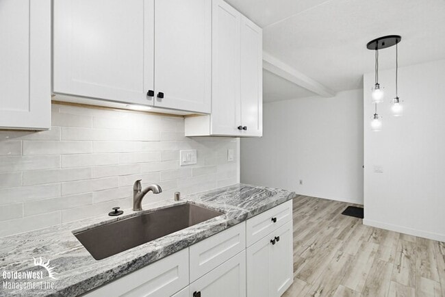 Building Photo - Charming 2Bdm 2Ba Apartment in Mission Hills - MI Special