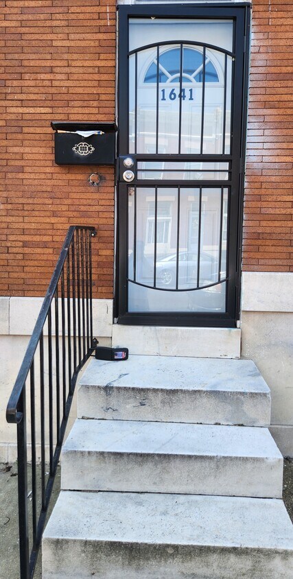 Primary Photo - 1641 Darley Ave