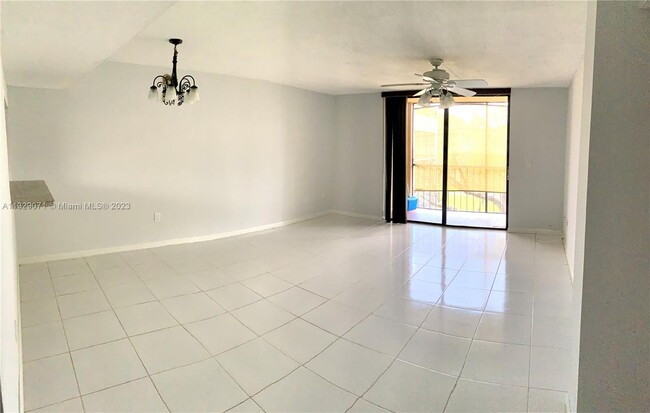 Foto del edificio - 8045 SW 107th Ave