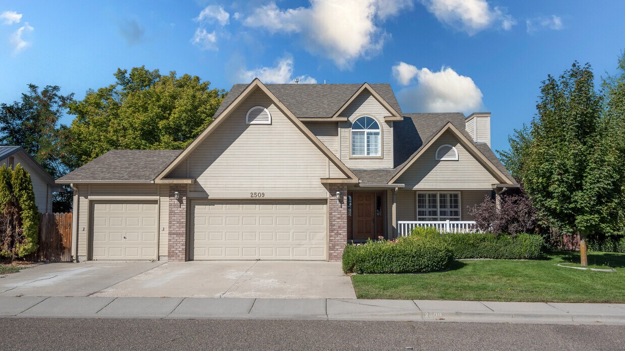 Foto principal - 2509 Applewood Ave