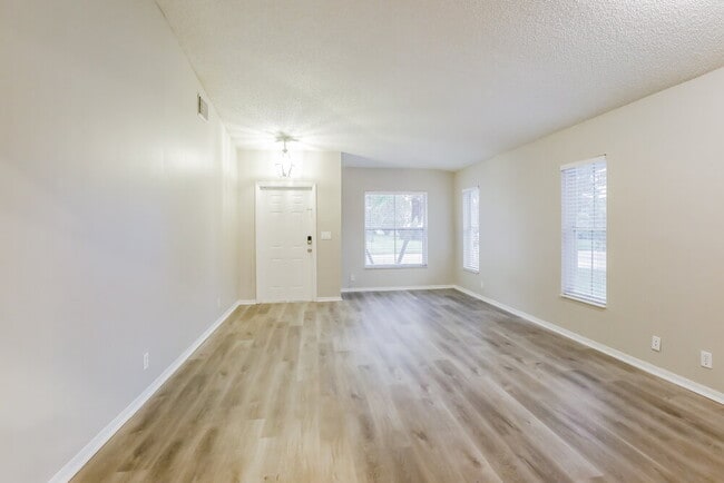 Building Photo - 16203 10th St