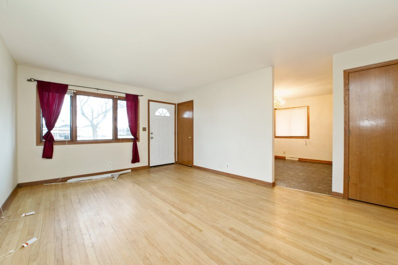 Primary Photo - 5437 N Green Bay Ave