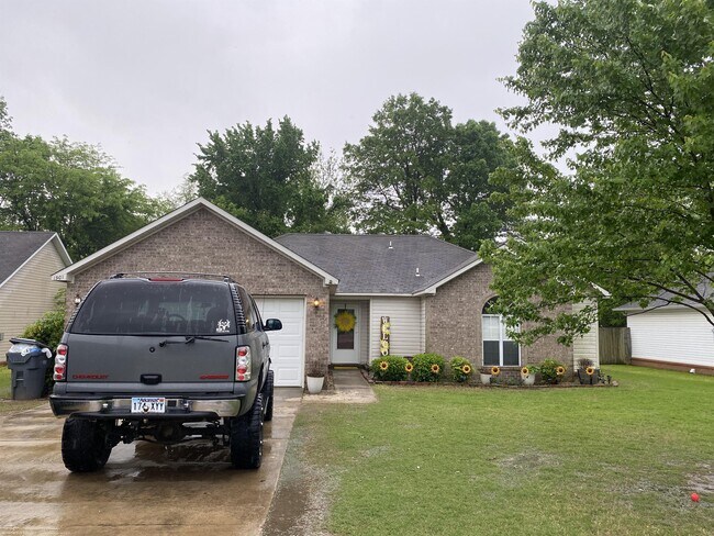 Building Photo - 1501 Crepe Myrtle Dr