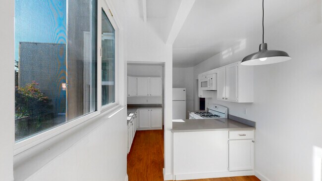 Building Photo - 119 Judah St