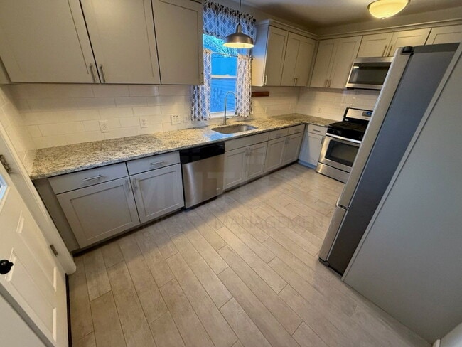 Building Photo - 389 Channing St