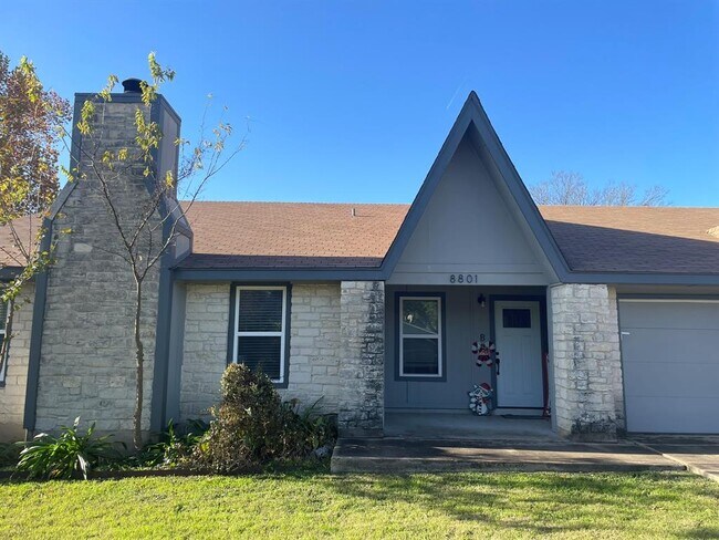 Foto del edificio - 8801 Pineridge Dr