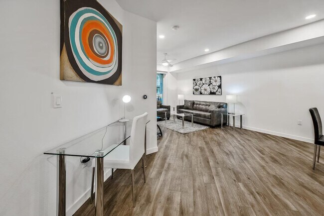 Building Photo - 375 Camino De La Reina