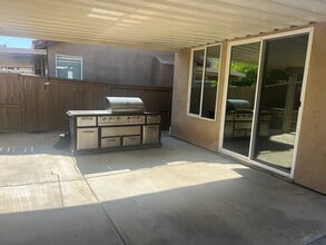 Building Photo - 28343 Grandview Dr
