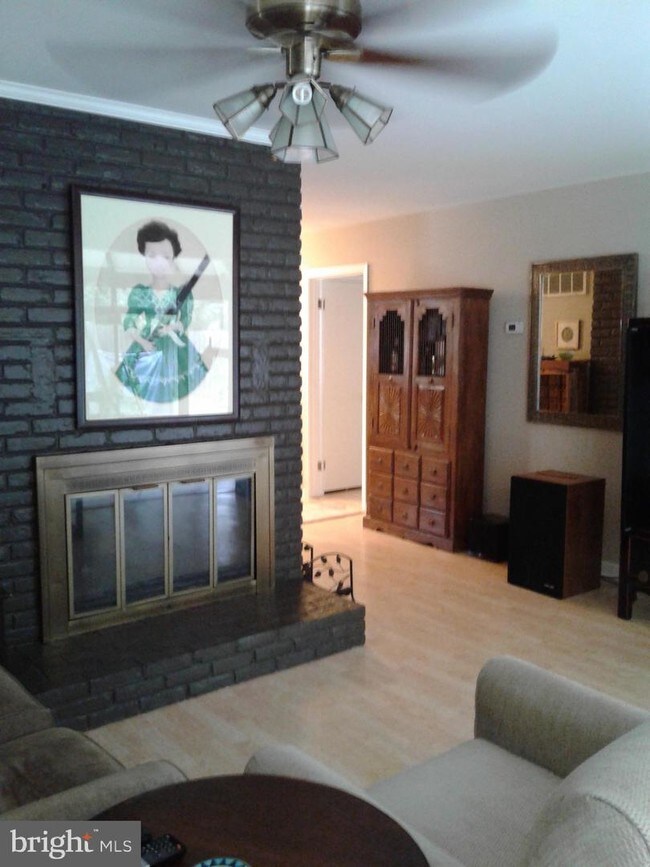 Foto del edificio - 2919 Pine Spring Rd