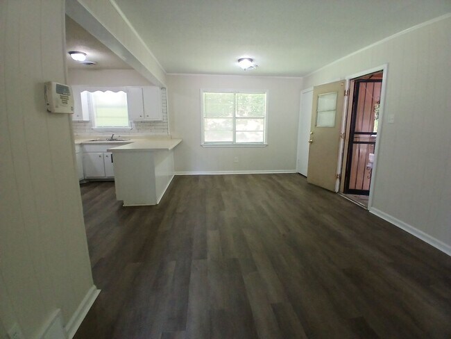 Building Photo - Charming 3 bedroom 1 bathroom home in Rale...