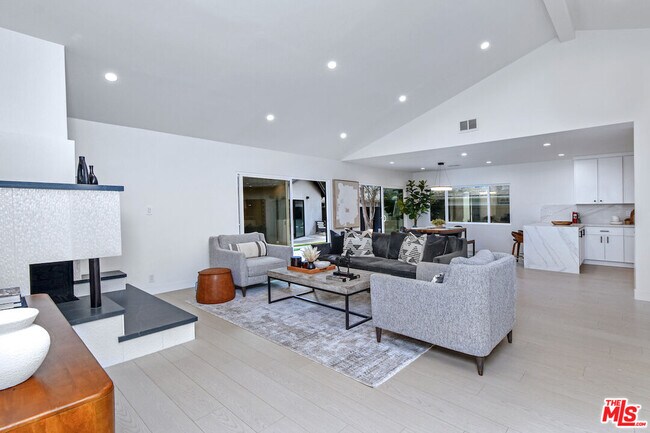 Foto del edificio - 4512 Libbit Ave