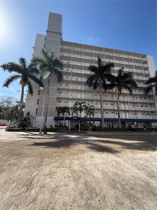 Building Photo - 1300 Lincoln Rd