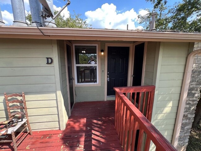 Building Photo - 9703 Roxanna Dr