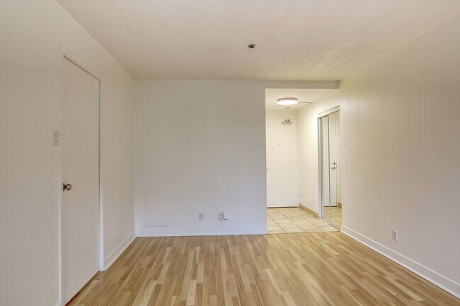 Building Photo - 3455 Rue Aylmer