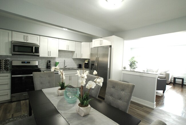 Building Photo - 2246 S 17th Ave