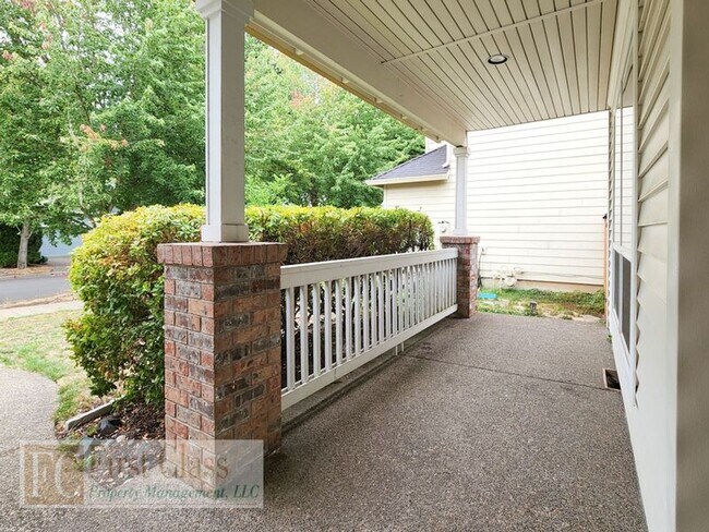 Building Photo - 23866 SW Red Fern Dr